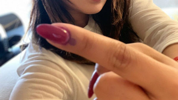 voting with Selfie... Rs 4000 fined voting with Selfie... Rs 4000 fined