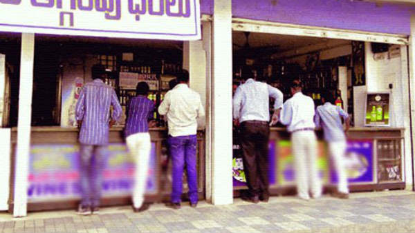 తెలంగాణా లిక్కర్ లైసెన్సుల కోసం ఏపీ వ్యాపారుల పోటీ