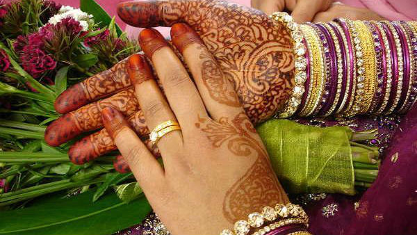 కన్నీళ్లు పెట్టుకున్న వధువు