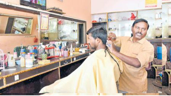 కత్తెర చేతబట్టి కులవృత్తిని ఎంచుకున్న ఓ కండక్టర్