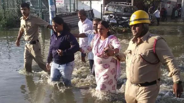 పరిశీలించిన కమిషనర్లు..