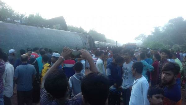 16 passengers killed as two trains collide in Bangladesh 16 passengers killed as two trains collide in Bangladesh