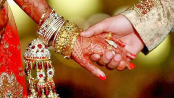 పెళ్లీ పీఠల మీద కట్నం వద్దన్న ప్రభుత్వ ఉద్యోగి