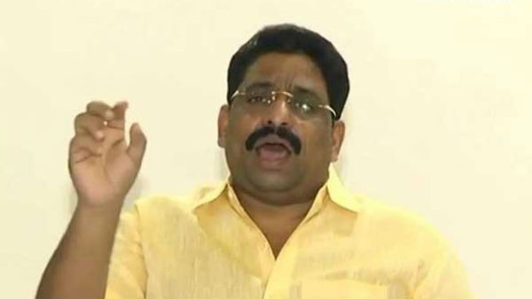 జగన్ తింగమరి మాలోకం కాదా.