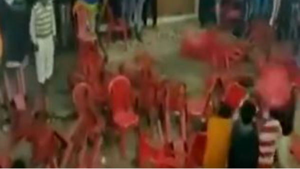 People Hurled Chairs at One Another at a Qawwali Event in Haridwar of Uttarakhand People Hurled Chairs at One Another at a Qawwali Event in Haridwar of Uttarakhand