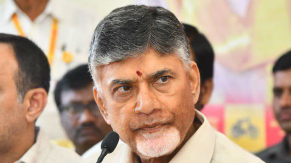 చంద్రబాబు కాన్వాయ్ పైన రాళ్లు..చెప్పులు