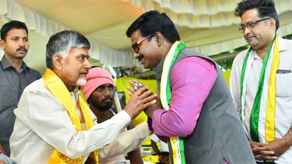 చంద్రబాబు దీక్షకు హాజరుకాని 14మంది టీడీపీ ఎమ్మెల్యేలు