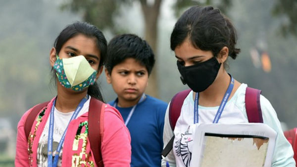 విద్యార్థులకు మాస్కులు..