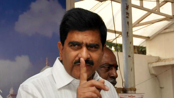 వైఎస్ వల్లే కాలేదు.