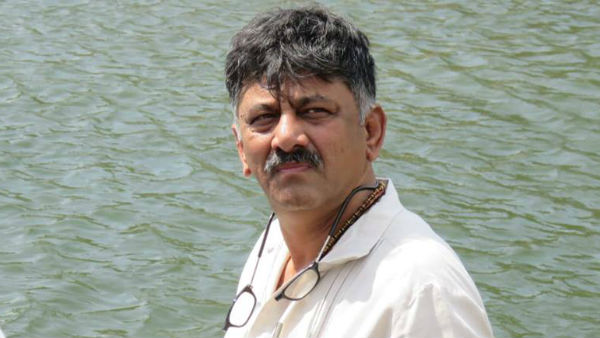 పోలీసు కమిషనర్ ఎంట్రీ