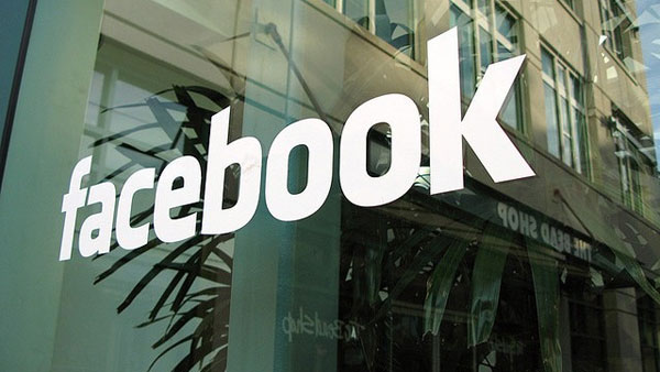 Facebook wants you to know it makes Instagram and WhatsApp, so its changing the Fb logo to make that clear Facebook wants you to know it makes Instagram and WhatsApp, so its changing the Fb logo to make that clear