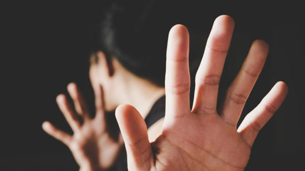 మొగుడు కాదు మృగాడు