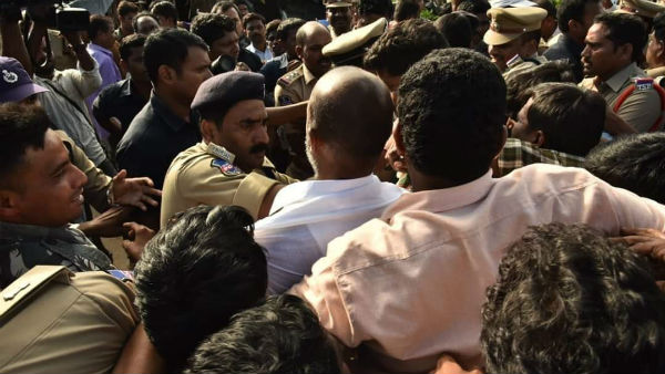 TSRTC STRIKE:high tension in karimnagar cp office TSRTC STRIKE:high tension in karimnagar cp office