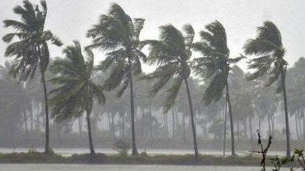 cyclone bulbul:Heavy rain, thunderstorm lash Bengal, 1 dead cyclone bulbul:Heavy rain, thunderstorm lash Bengal, 1 dead