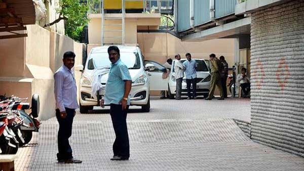 బోగస్ కాంట్రాక్టులు..రూ.3,300 కోట్ల నగదు