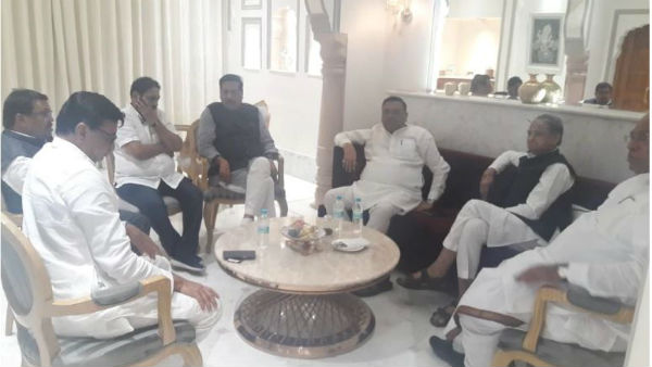 టూరిస్టులుగా మహారాష్ట్ర కాంగ్రెస్ ఎమ్మెల్యేలు