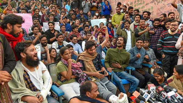JNU strike:High level committee recommends 50% rollback of fees,25% extra to BPL students JNU strike:High level committee recommends 50% rollback of fees,25% extra to BPL students