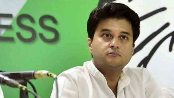 Congress leader Jyotiraditya Scindia removes party identity on his twitter, wrotes becomes public servant and cricket lover Congress leader Jyotiraditya Scindia removes party identity on his twitter, wrotes becomes public servant and cricket lover