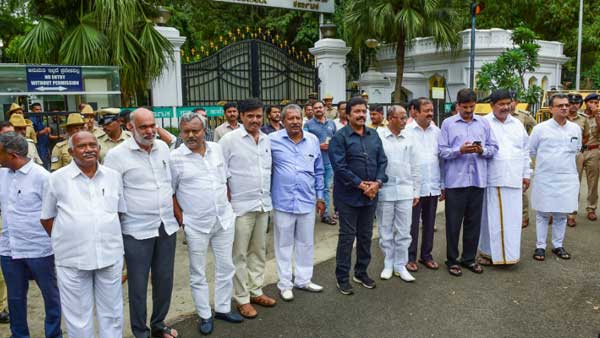 Disqualified MLAs of Karnataka to visit New Delhi today Disqualified MLAs of Karnataka to visit New Delhi today