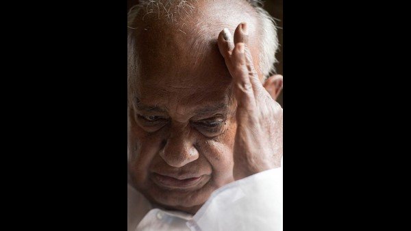 చేతులు ఎత్తేసిన మాజీ ప్రధాని