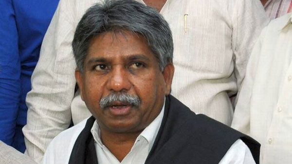 పెట్రోలింగ్ వాహనంలో..