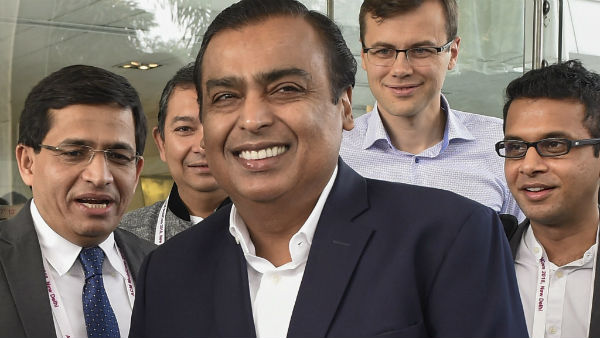 అమ్మకానికి అంబానీ మీడియా గ్రూపు