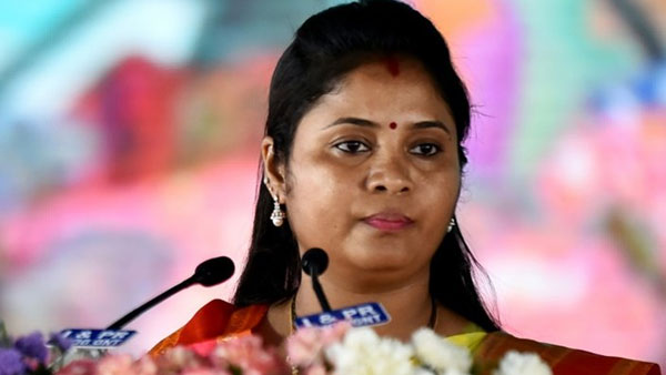 కుల ధృవీకరణకు సంబంధించి వివరణ ఇవ్వాలని కోర్టు నోటీసులు