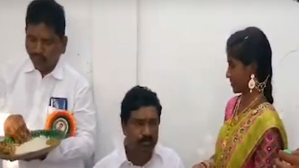 అన్నం తినిపిస్తున్న అమ్మాయి..
