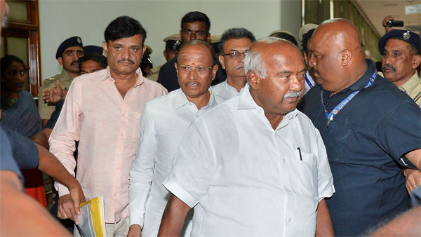 బీజేపీ అభ్యర్థులు వీరే, టిక్కెట్లు ఖరారు