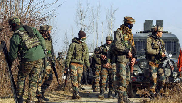 Grenade attack on security forces in Lal Chowk area of Srinagar, At least 10 people were reported injured Grenade attack on security forces in Lal Chowk area of Srinagar, At least 10 people were reported injured
