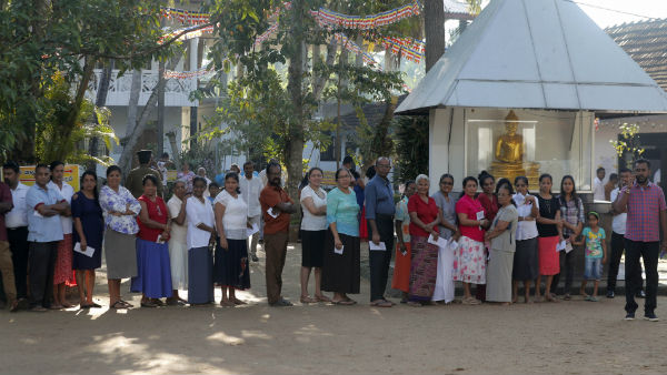 Sri Lanka presidential elections: gunmen fires on buses carrying muslim voters in Sri Lanka Sri Lanka presidential elections: gunmen fires on buses carrying muslim voters in Sri Lanka