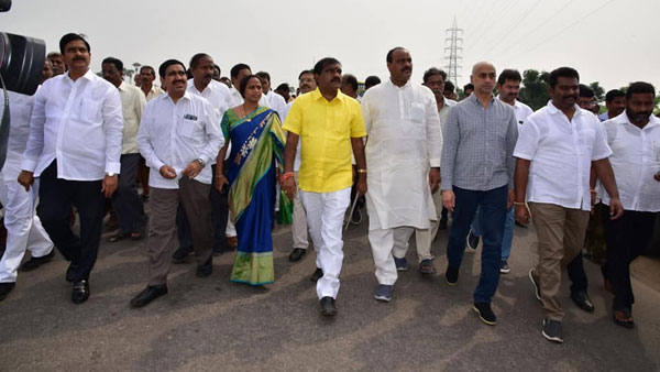 రాజధాని సాక్షిగా మంత్రి బొత్సాపై ఫైర్ అయిన టీడీపీ నేతల బృందం
