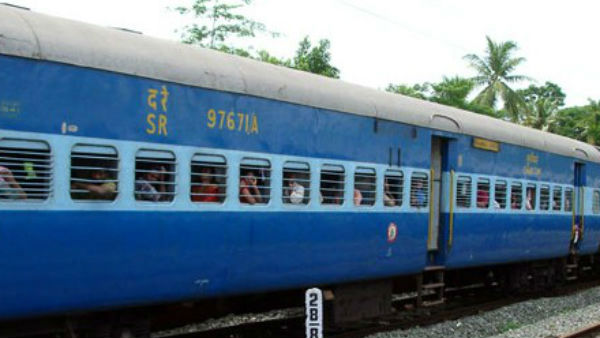 Serious injuries to students who jumped off a moving train .. Ones condition is critical Serious injuries to students who jumped off a moving train .. Ones condition is critical