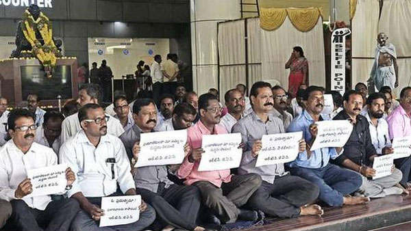 ప్రభుత్వ తీరు వల్లే ఆర్టీసీ కార్మికుల మరణాలు అంటున్న కార్మికులు