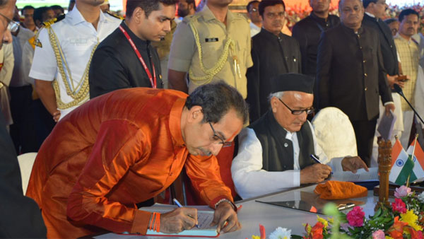 Prime Minister Narendra Modi Congratulates Maharashtra Chief Minister Uddhav Thackeray Prime Minister Narendra Modi Congratulates Maharashtra Chief Minister Uddhav Thackeray