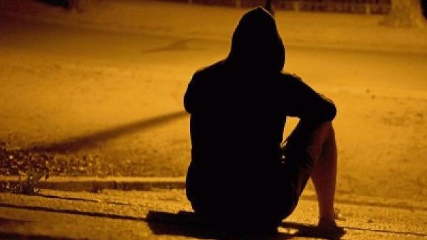 రూ. శీలం దోచుకుని, రూ. 4 లక్షలు తీసుకుని !