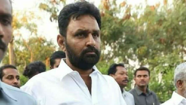 వైఎస్ దేవుడయ్యాడు అని ప్రశ్నించిన పకోడీ గాళ్లకు ఇదే సమాధానం అన్న మంత్రి