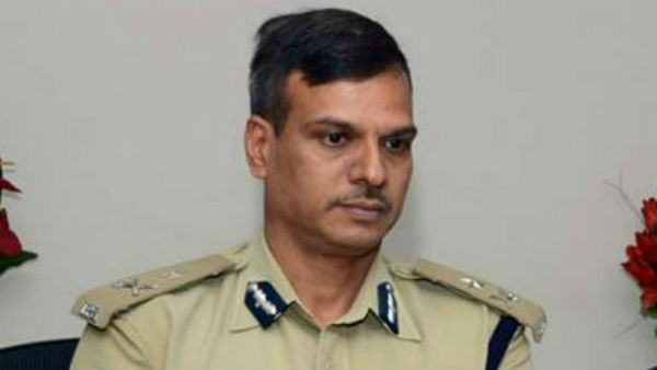 చార్జ్ షీట్ లో అలోక్ కుమార్ పేరు ?