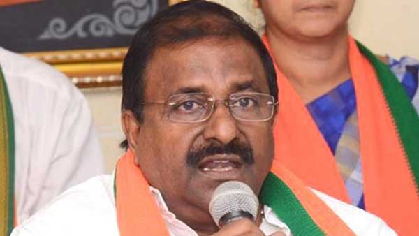 సీనియర్లలో అసహనం..