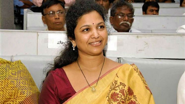 గవర్నర్ కోటాలో ఎమ్మెల్సీ గానీ, రాజ్యసభ సీటు గానీ ఇస్తారని ప్రచారం