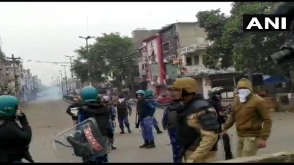 పోలీసులపై పోరాడలేం..