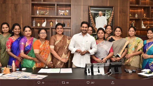 Woman MLAs from ruling YSR Congress Party in Andhra Pradesh greets CM YS Jagan Mohan Reddy for Disha act against rapes Woman MLAs from ruling YSR Congress Party in Andhra Pradesh greets CM YS Jagan Mohan Reddy for Disha act against rapes