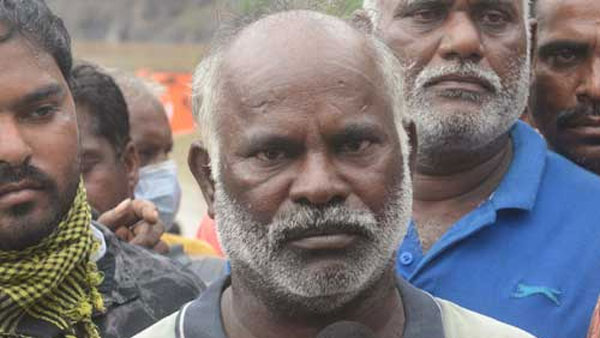 వ్యూహాలకు భిన్నంగా..