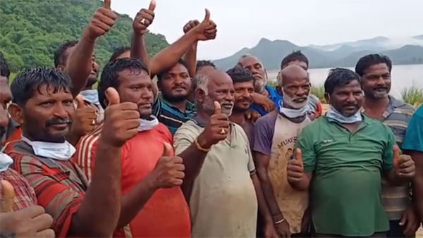 స్కూబా డైవర్ల సహాయం..