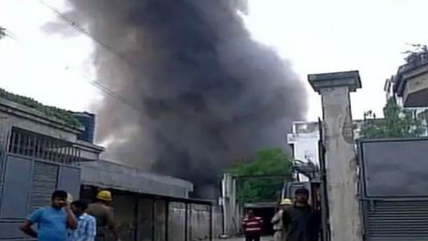 Fire in delhi Mundka, 20 fire tenders at spot Fire in delhi Mundka, 20 fire tenders at spot