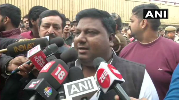 కర్మాగారం నుంచి 59 మందిని సురక్షితంగా..