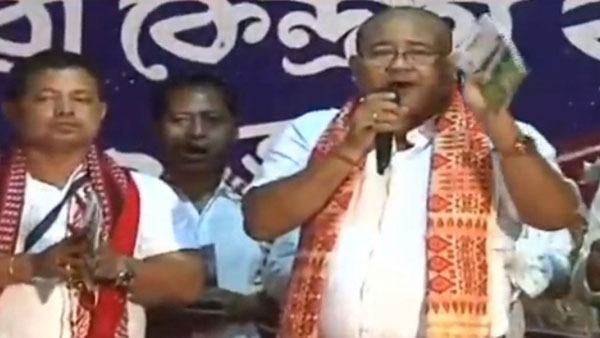 Citizenship Amendment Bill: BJP MLA Binod Hazarikas residence set ablaze by protesters at Chabua in Assam Citizenship Amendment Bill: BJP MLA Binod Hazarikas residence set ablaze by protesters at Chabua in Assam