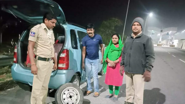 Cops from Adibhatla Police Station attend a distress call and repair a flat tyre at 2 am on the ORR at Hyderabad Cops from Adibhatla Police Station attend a distress call and repair a flat tyre at 2 am on the ORR at Hyderabad