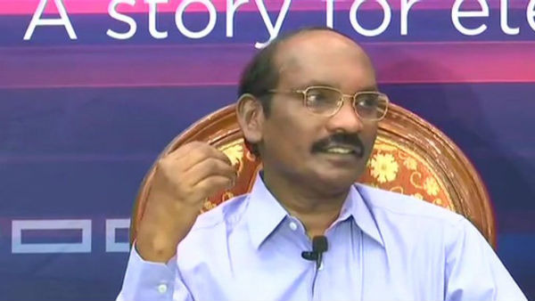 కాలేజీ రోజులు వరకు ధోవతినే ధరించేవారు