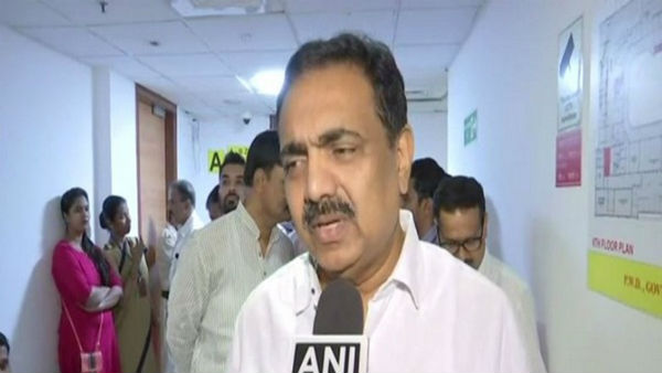 అత్యవసర ప్రాజెక్టులపై దృష్టి